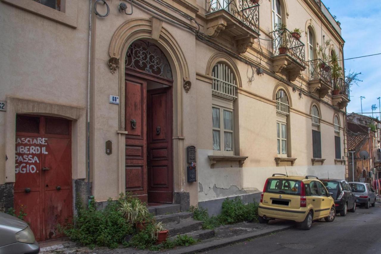 Cozy'S House Nel Cuore Della Citta Катанія Екстер'єр фото