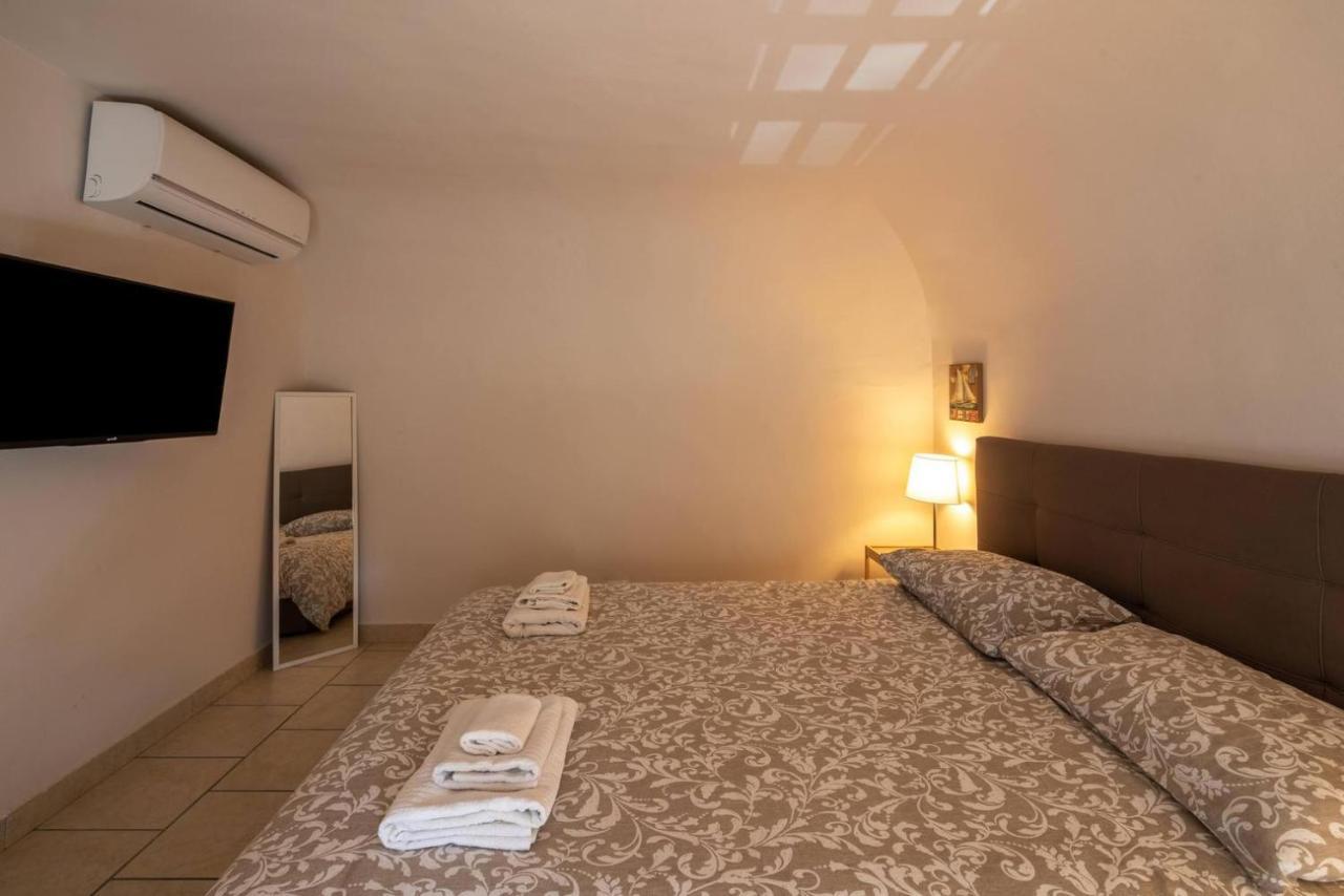 Cozy'S House Nel Cuore Della Citta Катанія Екстер'єр фото